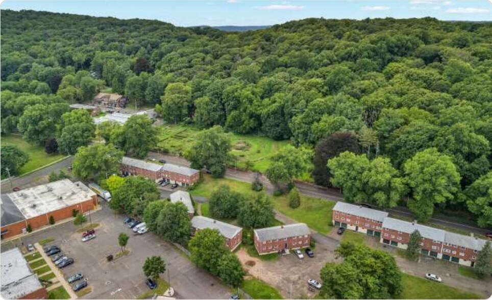 More Photos Of 233 Park Rd, Hamden Multifamily For Sale