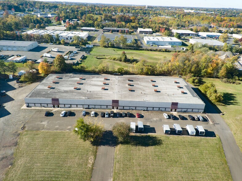 More Photos Of 70 Vincent Cir, Ivyland Warehouse For Lease