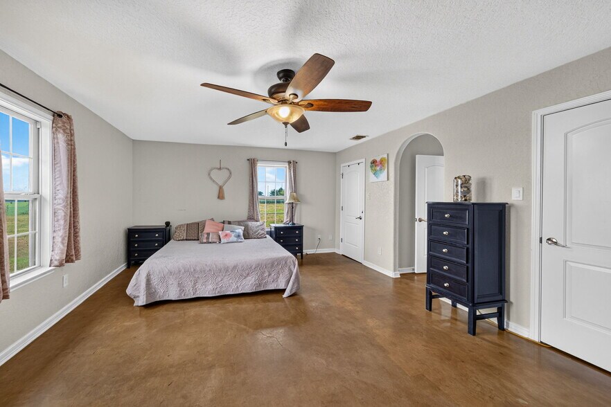 More Photos Of 4044 W FM 476, Poteet Flex For Sale