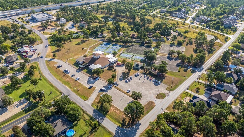 More Photos Of 141 Tahitian Dr, Bastrop Freestanding For Sale