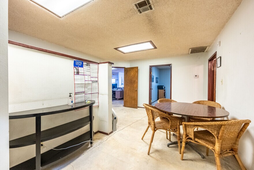 More Photos Of 397 E Evan Hewes Hwy, El Centro Auto Repair For Sale