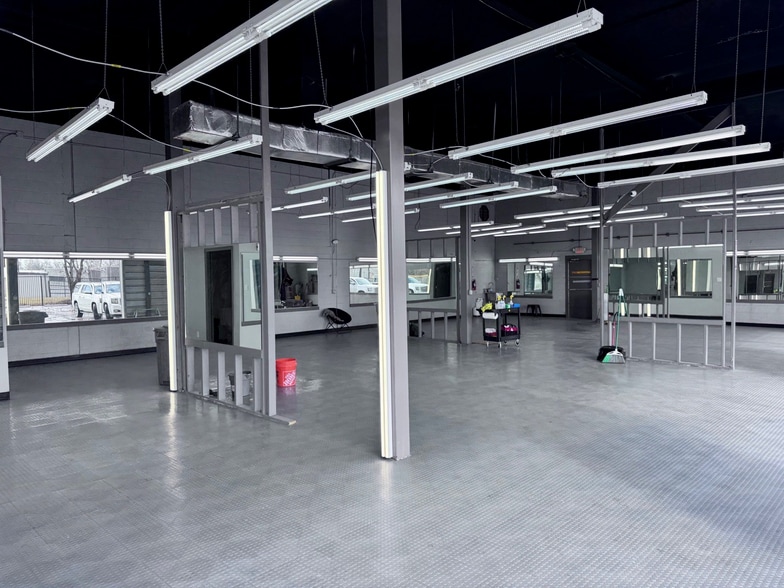 More Photos Of 10206 North Fwy, Houston Auto Repair For Sale