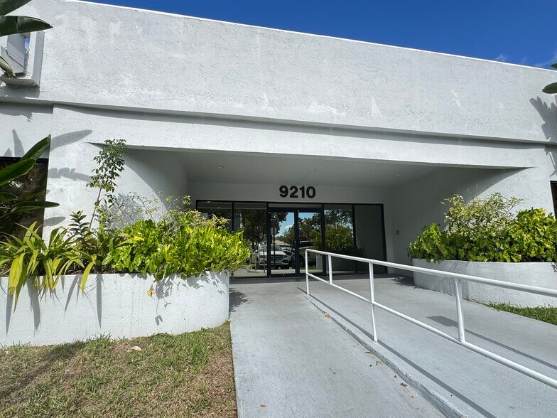 More Photos Of 9210 Sunset Dr, Miami Office For Lease