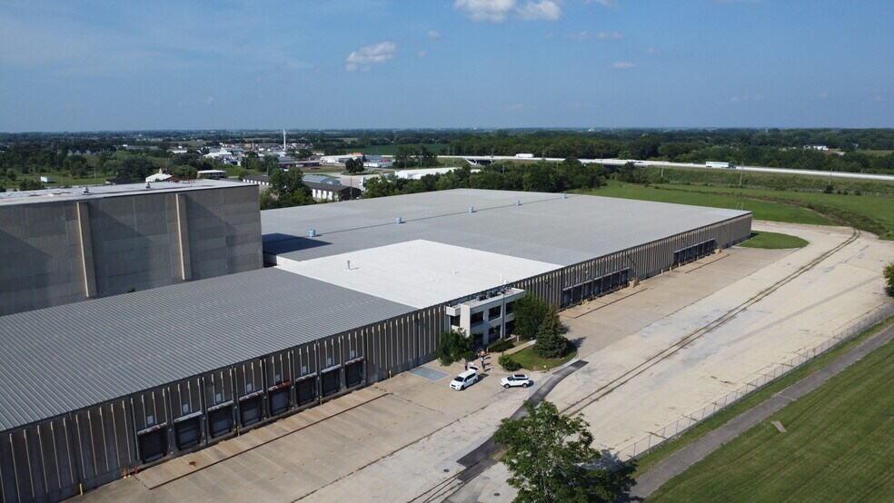 More Photos Of 1551 E Willow St, Kankakee Warehouse For Lease