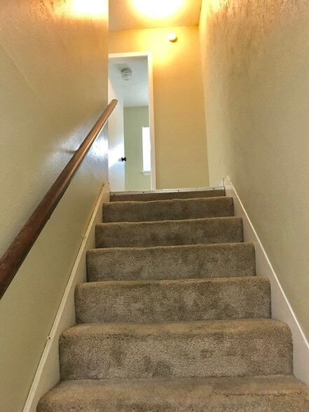 More Photos Of 210 Austin St, Grapevine Apartments For Sale