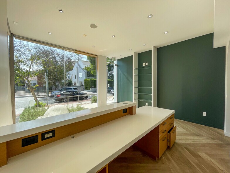 More Photos Of 8533-8539 Melrose Ave, Los Angeles Unknown For Lease