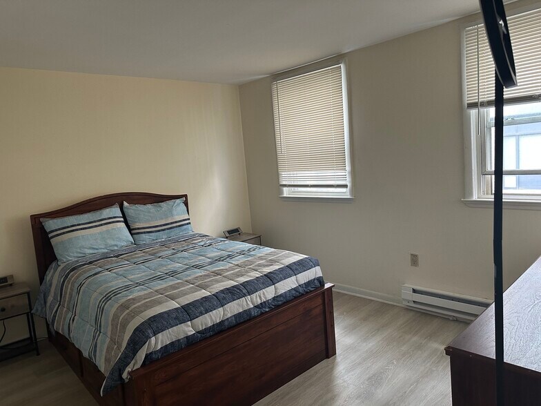 More Photos Of 55 Halsey St, Newark Storefront Retail Residential For Sale