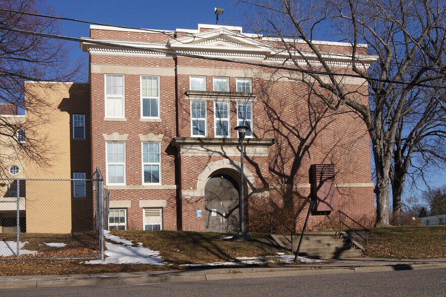 More Photos Of 2220 16th Ave N, Minneapolis Schools For Sale