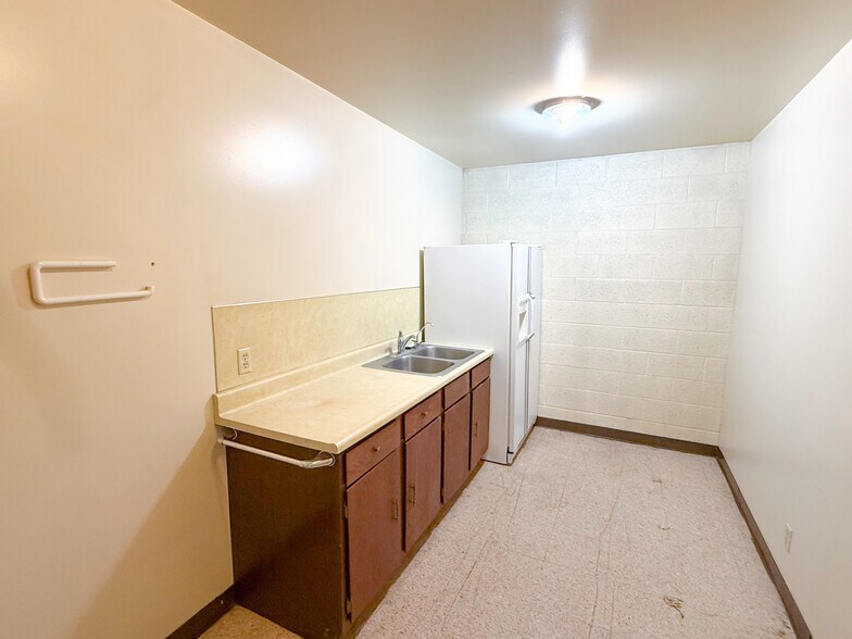 More Photos Of 220 W 2950 S, Salt Lake City Light Manufacturing For Lease
