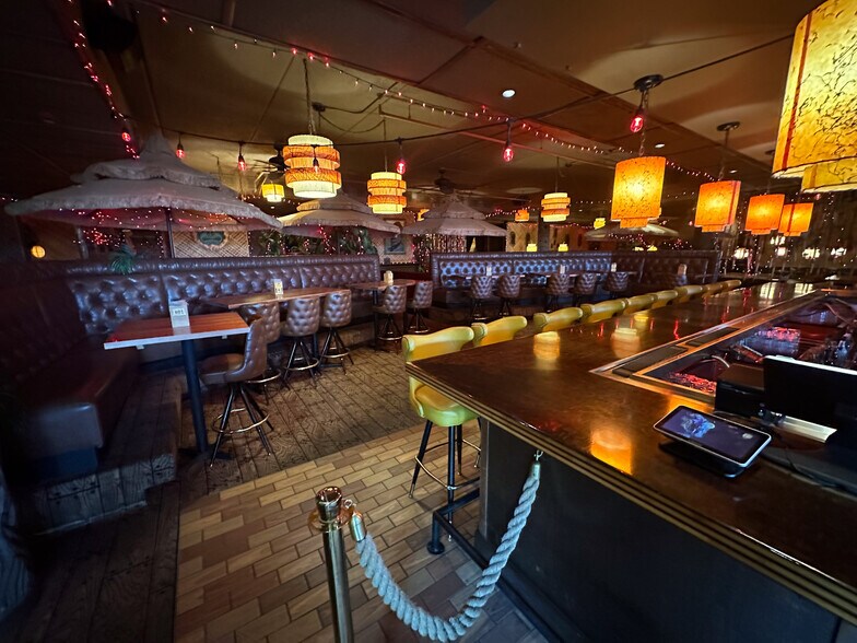 More Photos Of 1900 & 1924 Marshall St NE, Minneapolis Restaurant For Lease