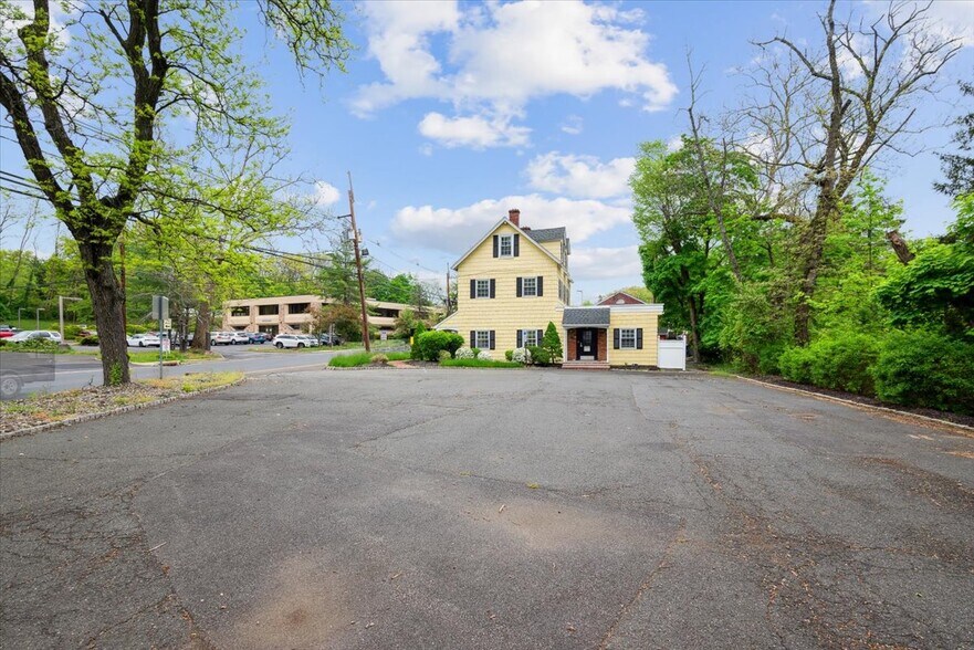 More Photos Of 55 Stirling Rd, Watchung Office For Lease