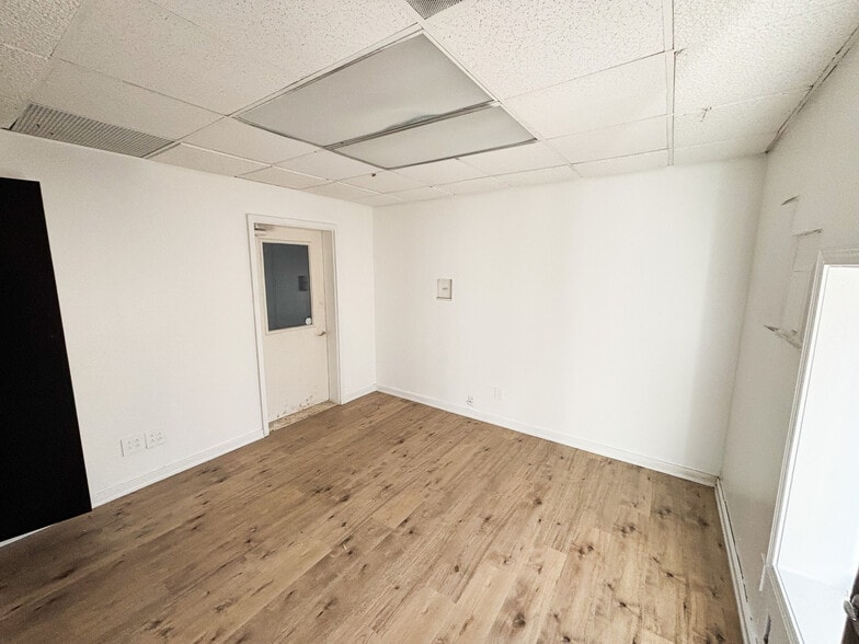 More Photos Of 1460 N Forest Ave, Springfield Auto Repair For Sale