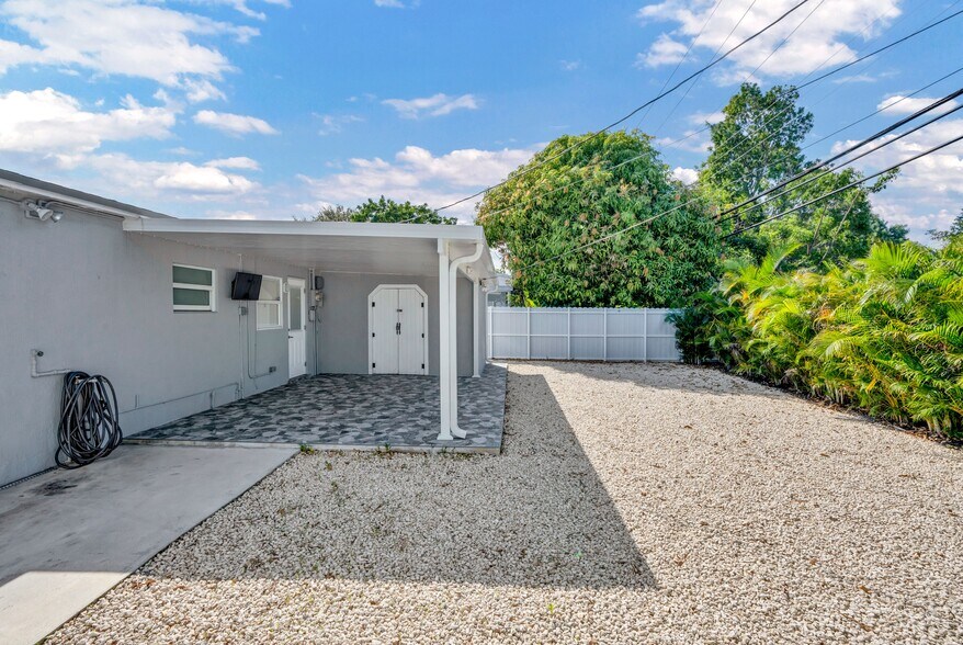 More Photos Of 481 E Commercial Blvd, Oakland Park Freestanding For Sale