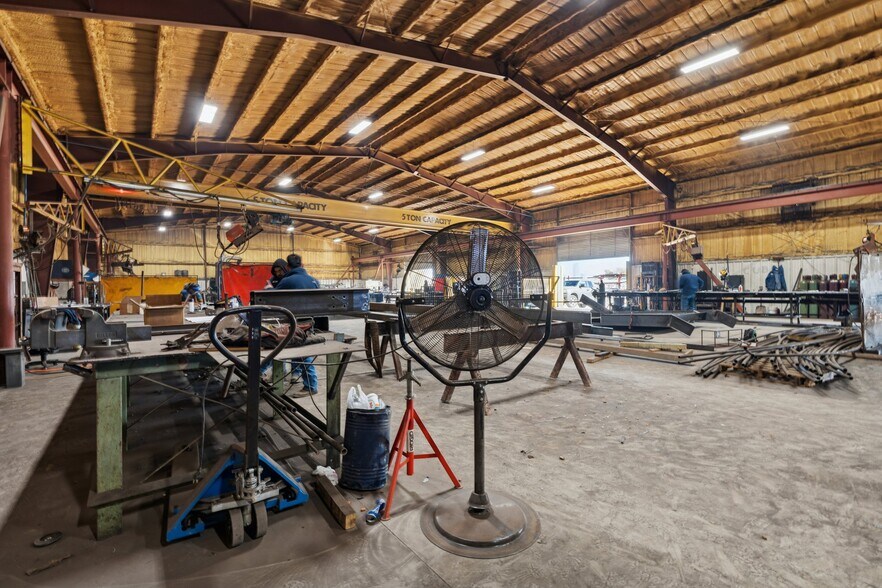 More Photos Of 2627 SW 22nd St, Oklahoma City Warehouse For Sale