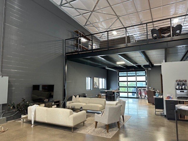 More Photos Of 529 SH 46 E, Boerne Showroom For Sale