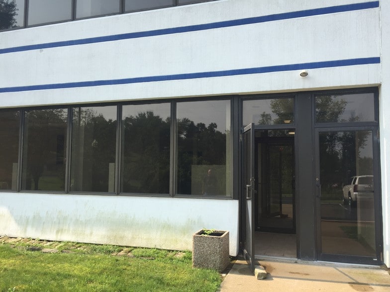 More Photos Of 275 Center Rd, Monroeville Office For Lease