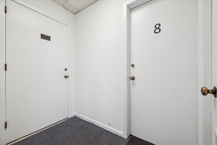 More Photos Of 10 Shawnee Dr, Watchung Medical For Lease