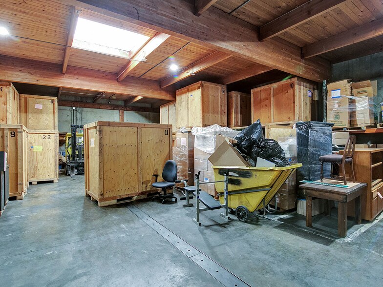 More Photos Of 302 SE 7th Ave, Portland Warehouse For Lease
