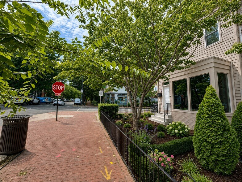 More Photos Of 400 8th St NE, Washington Office Residential For Lease