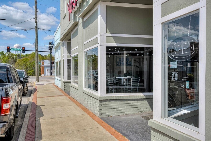 More Photos Of 111 Main Street, Lincolnton Flex For Sale