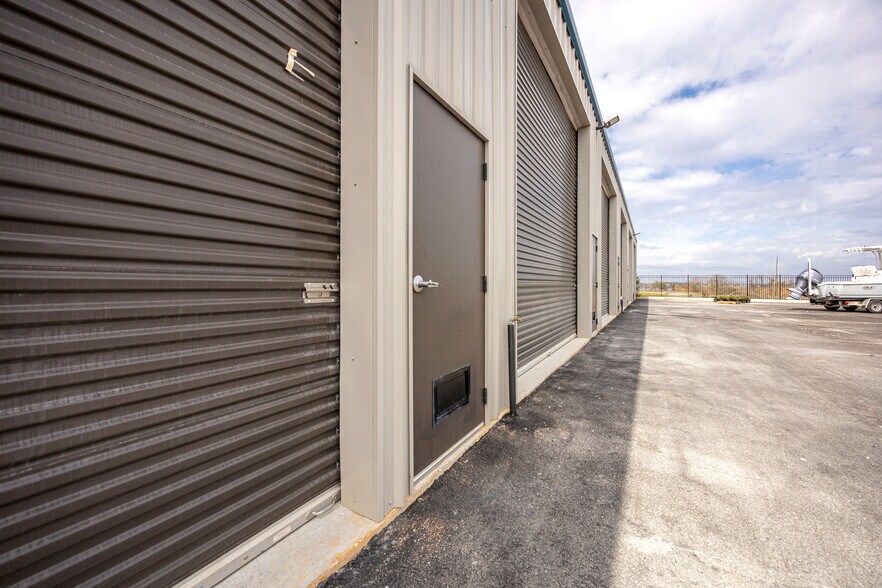 More Photos Of 458 Back Bay Blvd, Biloxi Self Storage For Sale