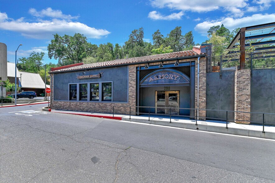 More Photos Of 208 S Green St, Sonora Restaurant For Sale