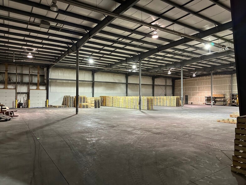 More Photos Of 25 McConnon Dr, Winona Warehouse For Lease
