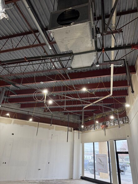 More Photos Of 4671-4697 Commercial Dr, New Hartford Storefront For Lease
