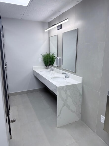More Photos Of 7819 N Dale Mabry Hwy, Tampa Unknown For Lease