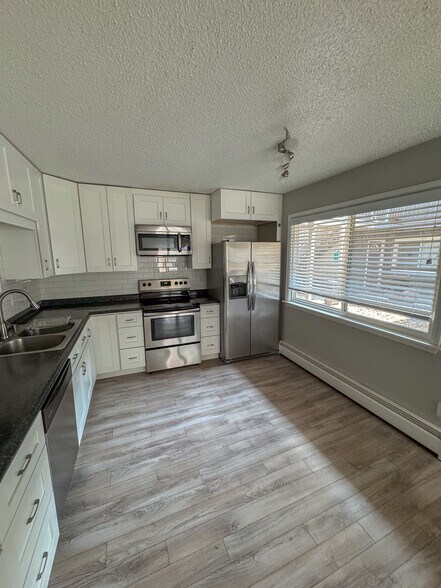More Photos Of 3043 17th Ave, Longmont Apartments For Sale