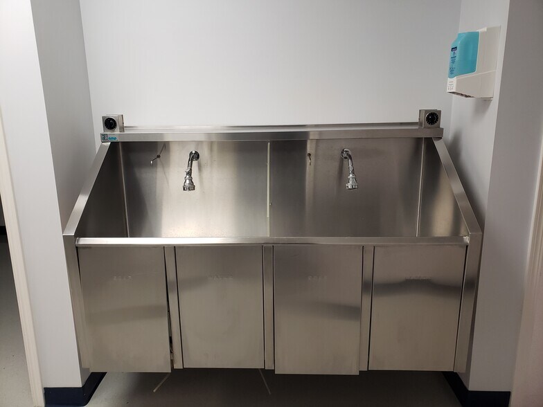 More Photos Of 912 Northwest Hwy, Fox River Grove Medical For Sale