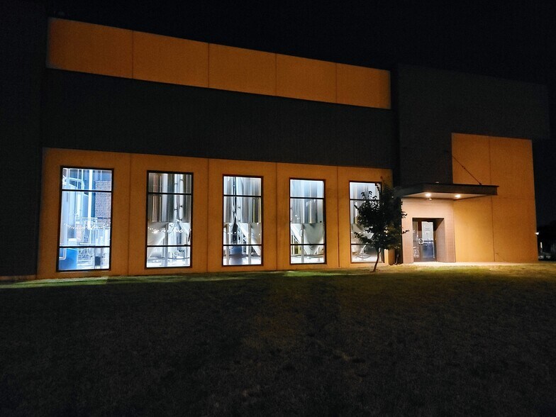 More Photos Of 572 Brewery Ln, Bourbonnais Distribution For Sale