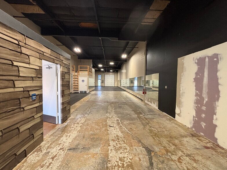 More Photos Of 520 California Blvd, Napa Warehouse For Lease