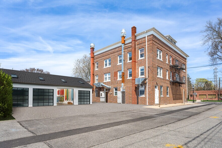 More Photos Of 105-107 Newtown Ln, East Hampton Storefront Retail Residential For Sale