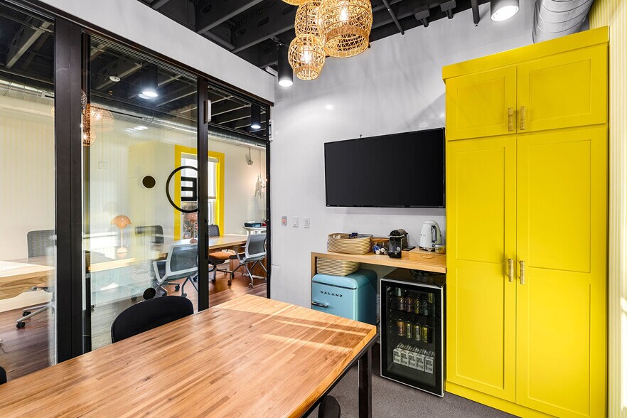 More Photos Of 125 W Central Ave, Bentonville Office For Sale