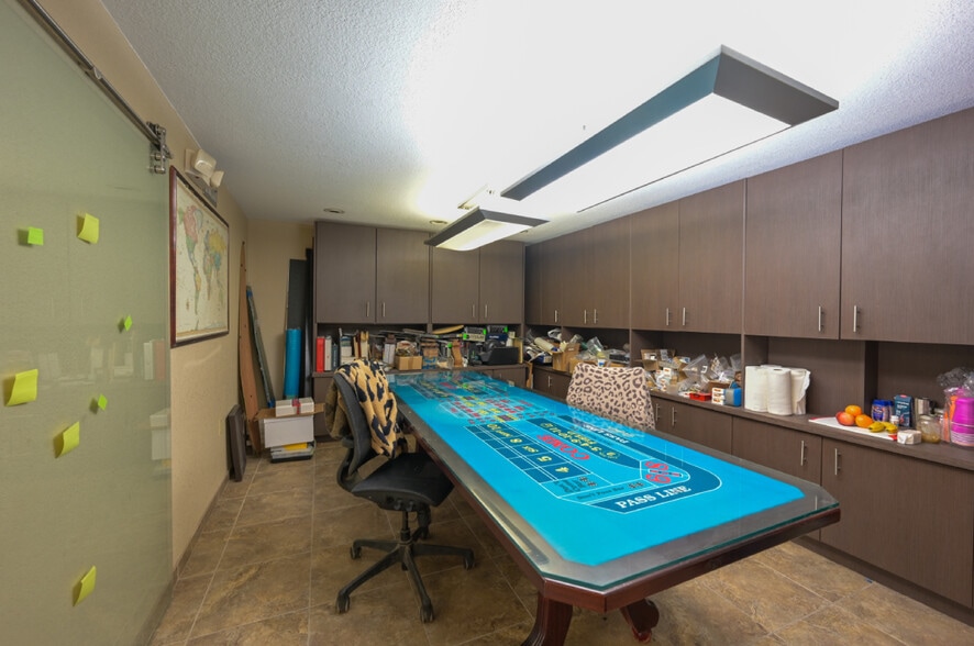 More Photos Of 2655 NE 188th St, Miami Warehouse For Lease
