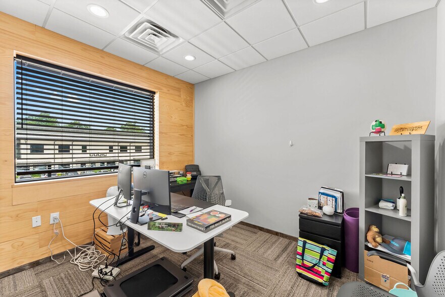 More Photos Of 1330 Rayford Park Rd, Spring Loft Creative Space For Lease