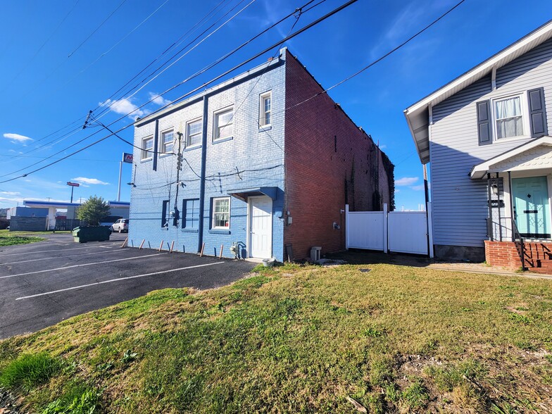 More Photos Of 712 Maccorkle Ave, Charleston Veterinarian Kennel For Sale