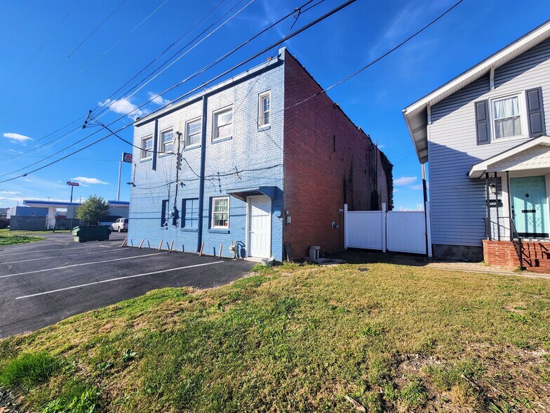 More Photos Of 712 Maccorkle Ave SW, South Charleston Veterinarian Kennel For Sale