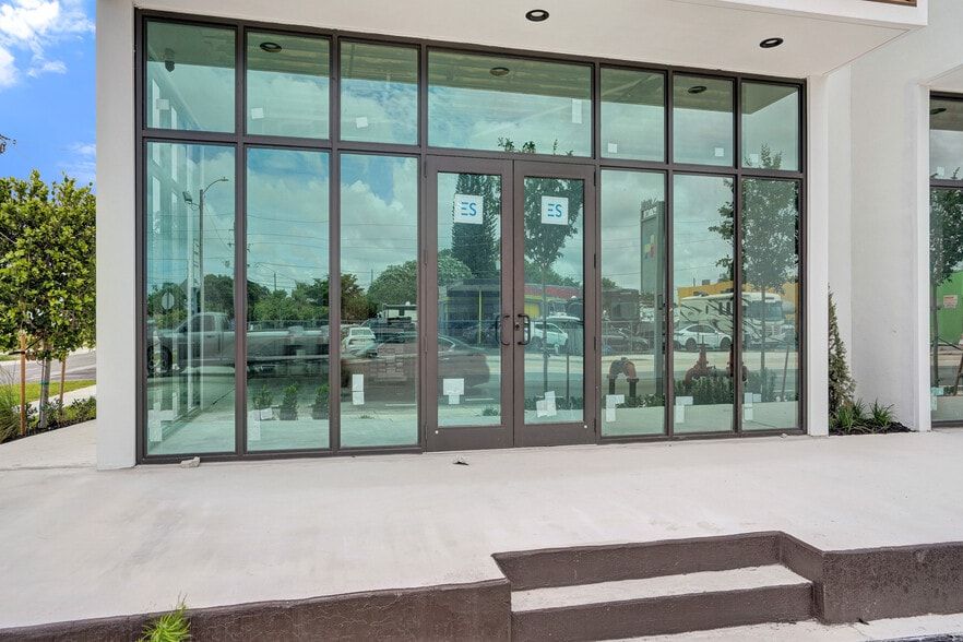 More Photos Of 401 Pembroke, Hallandale Beach Apartments For Lease