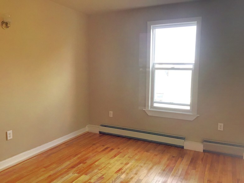 More Photos Of 184 Bartlett St, Lewiston Apartments For Sale