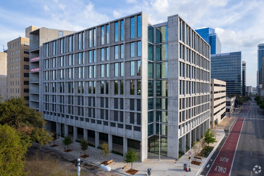 More Photos Of 203 W 10th St, Austin Office For Lease