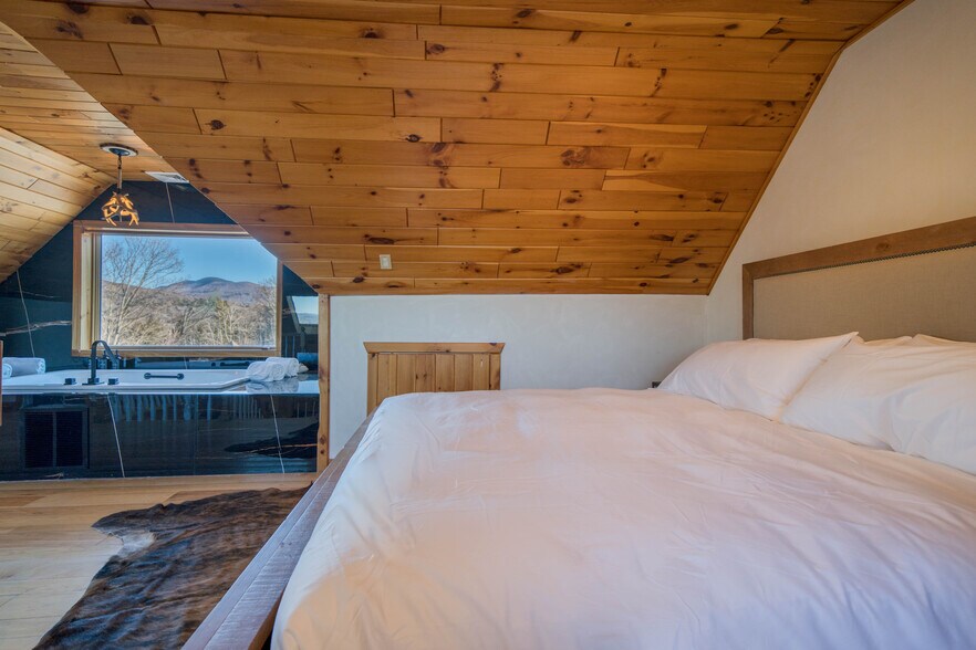 More Photos Of 218 NY-296, Windham Hotel For Sale