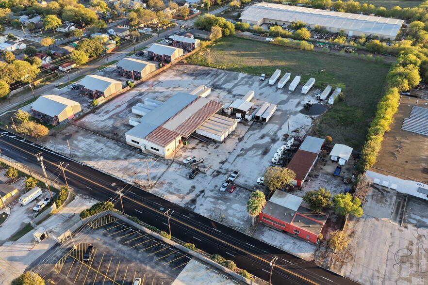 More Photos Of 2026 W Malone Ave, San Antonio Warehouse For Lease