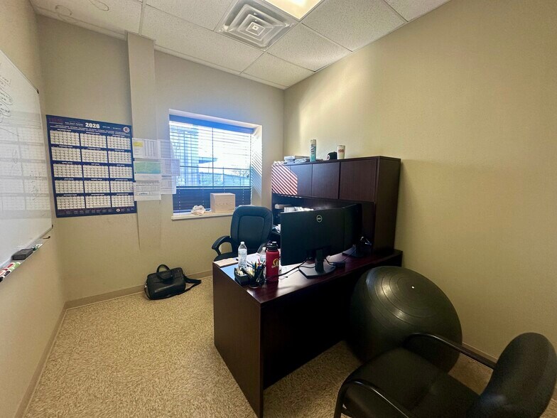 More Photos Of 4904 Railroad St, Deer Park Service For Lease