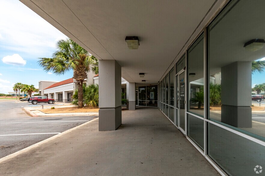 More Photos Of 1800 S Main St, McAllen Unknown For Lease