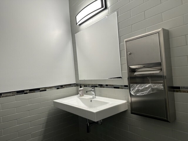 More Photos Of 1035 Havens Ct, Downers Grove Medical For Lease