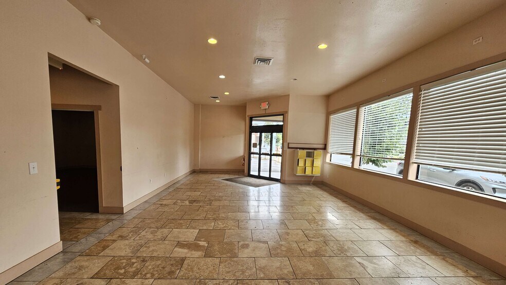 More Photos Of 404 W Main St, Kelso Restaurant For Lease