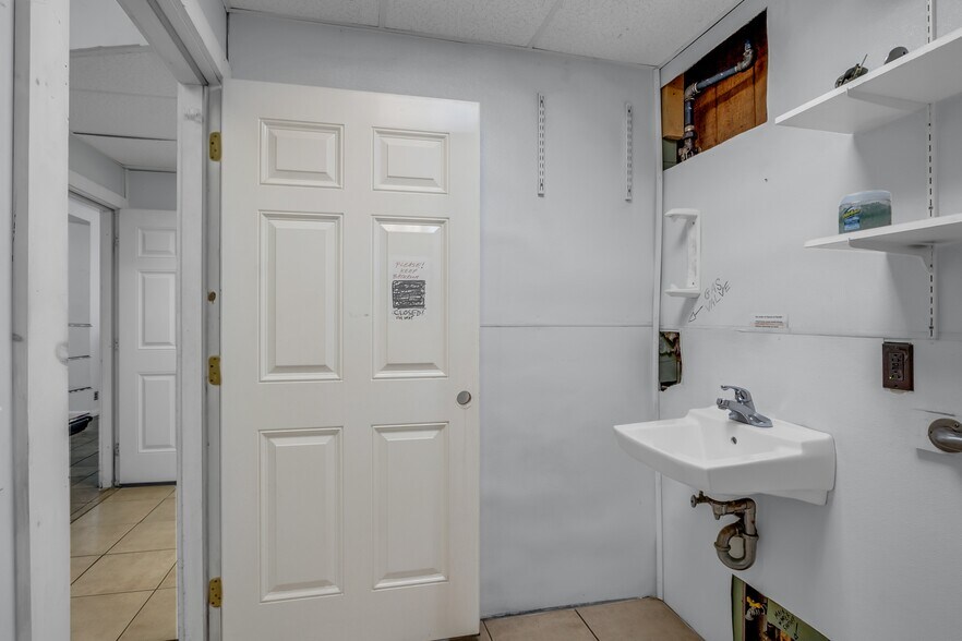 More Photos Of 288 Washington St, Peabody Convenience Store For Sale