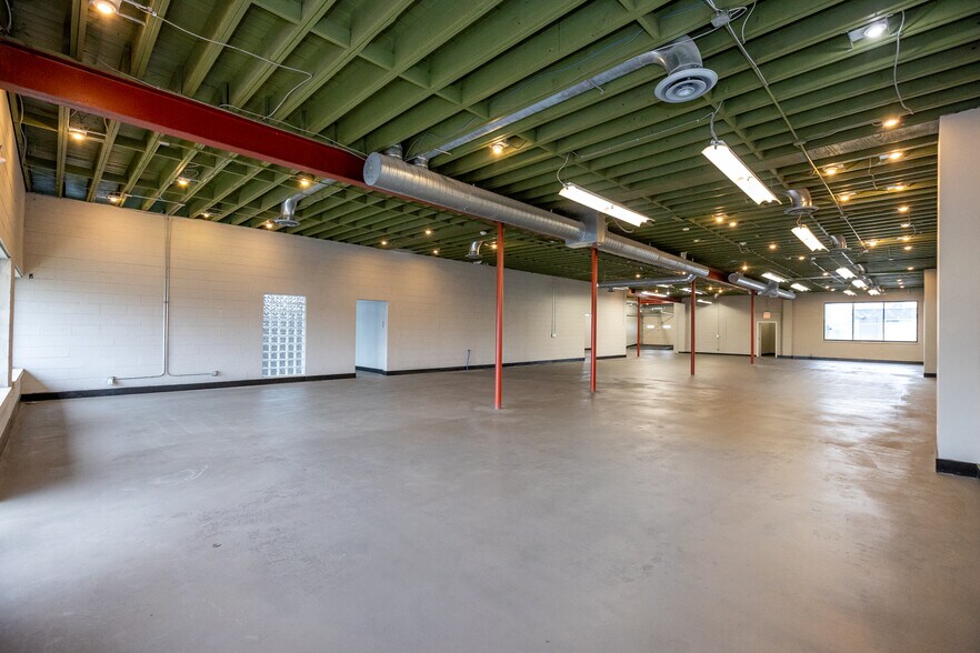 More Photos Of 1728 W 16th St, Indianapolis General Retail For Lease